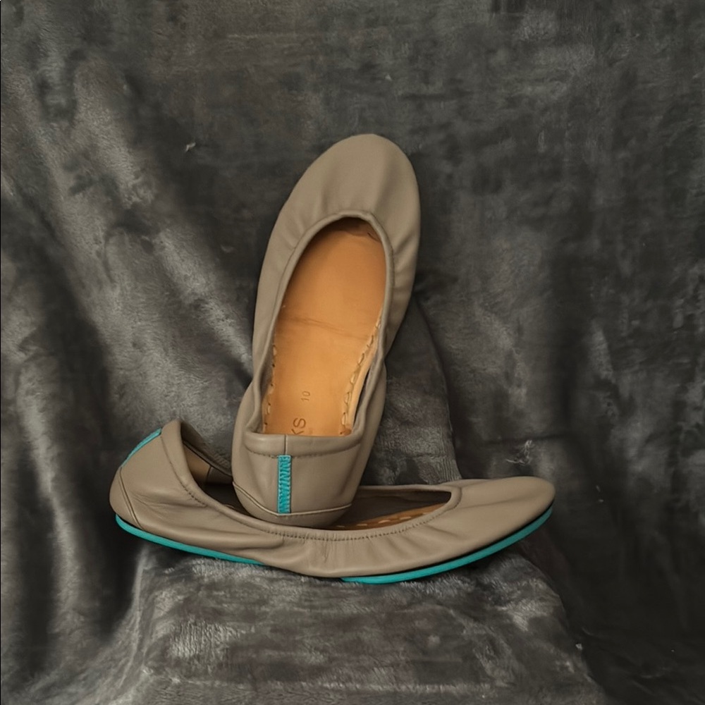 Taupe Tieks